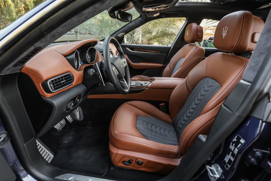Интерьер Maserati Levante S Q4 GranLusso 2017 года  (WW) (фото 25 из 47)